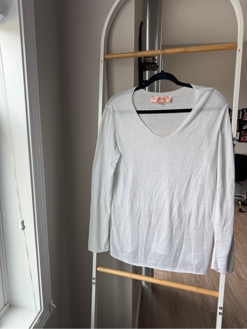 Scandal Italy Women’s White Scoop Neck Sweater